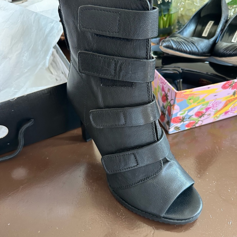 Black Peep-Toe Ankle Boots Blake sandal DKNY
